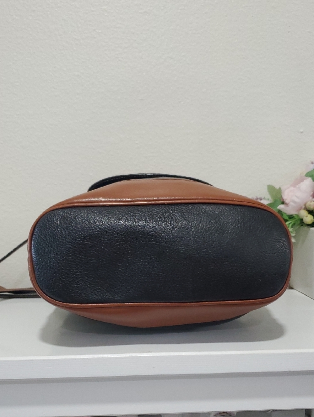 🇮🇹Vintage Bally Pebbled Black Leather Brown Trim Chain Shoulder Bag🤎🖤 - Picture 11 of 16